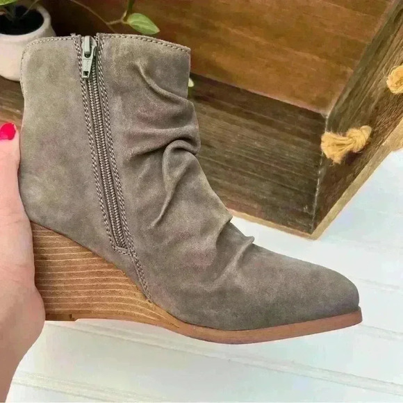 New (MSRP:$89) LEATHER DIBA Wood Wedge Heel Suede Slouch Style Booties - Sz 8.5 - Picture 5 of 15